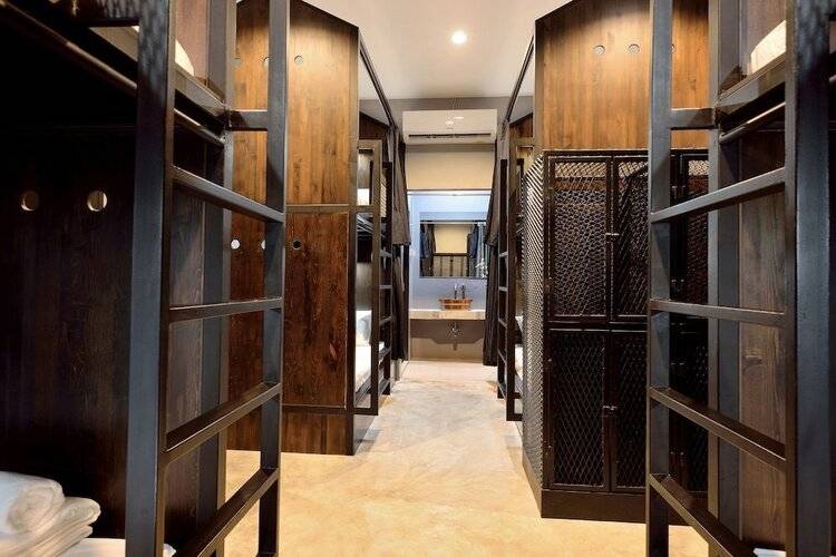 Castle Black Bangkok - Hostel