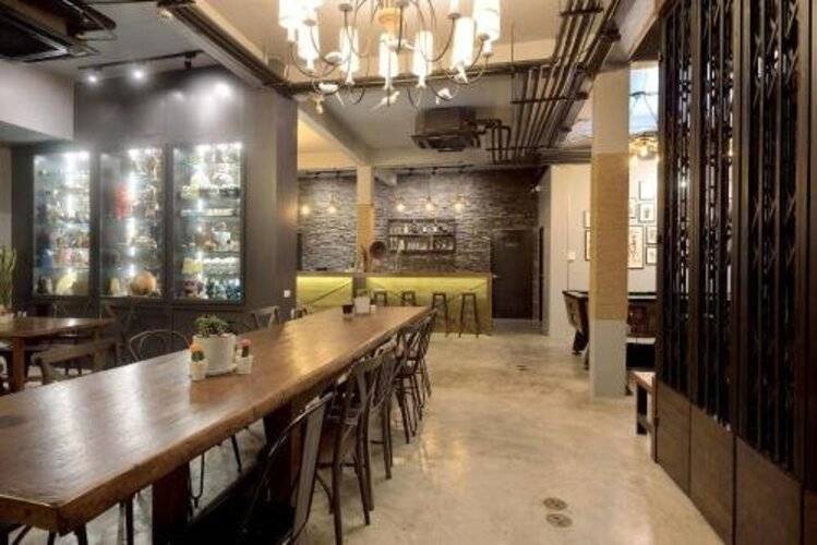 Castle Black Bangkok - Hostel