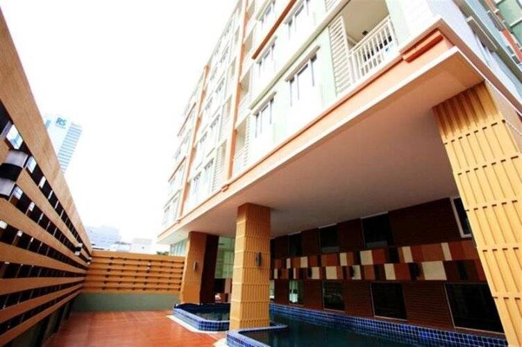 Prom Ratchada Hotel