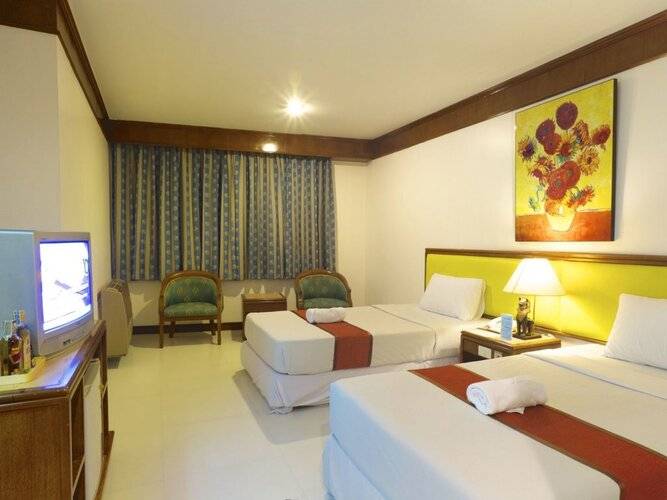 Silom Avenue Inn