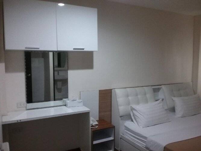 White House Asoke Sukhumvit 18