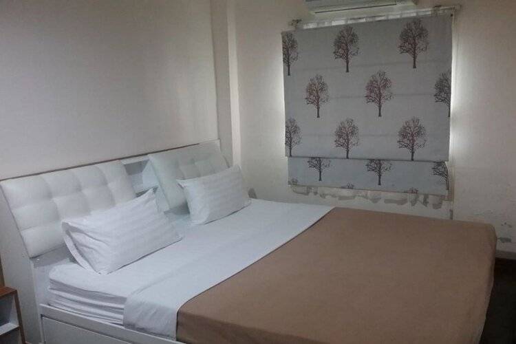 White House Asoke Sukhumvit 18