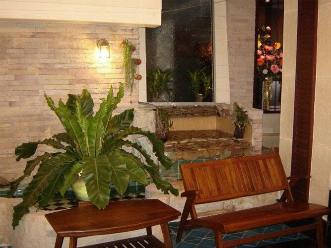 Rambuttri House