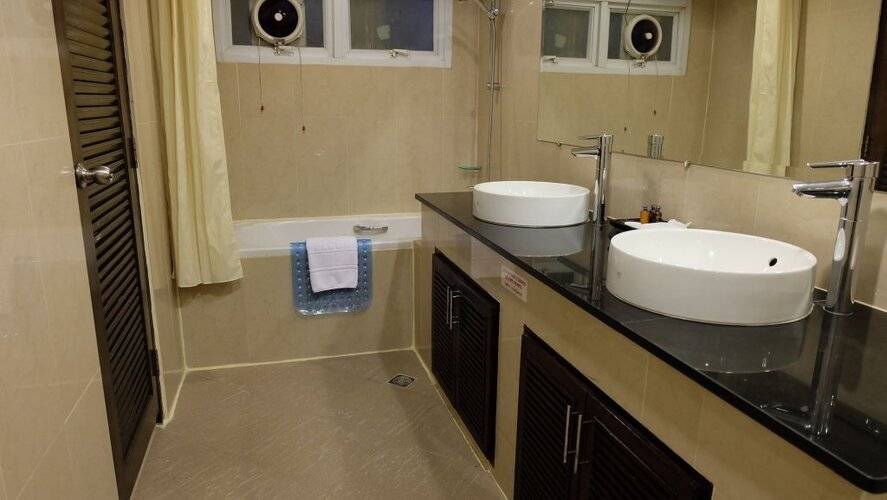 Grand Business Inn