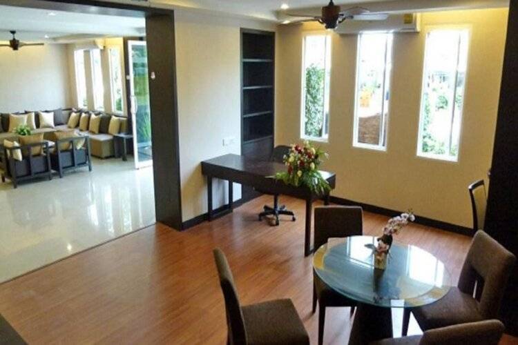 Sinsuvarn Airport Suite