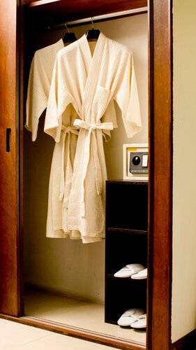 Sinsuvarn Airport Suite