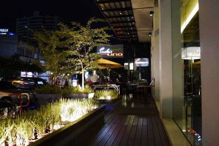 Sacha's Hotel Uno