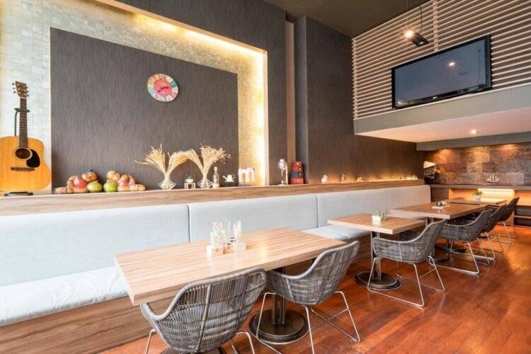 Sacha's Hotel Uno