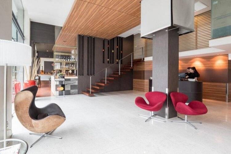 Sacha's Hotel Uno