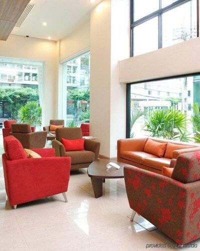 Sacha's Hotel Uno
