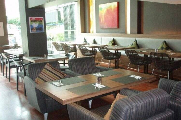 Sacha's Hotel Uno