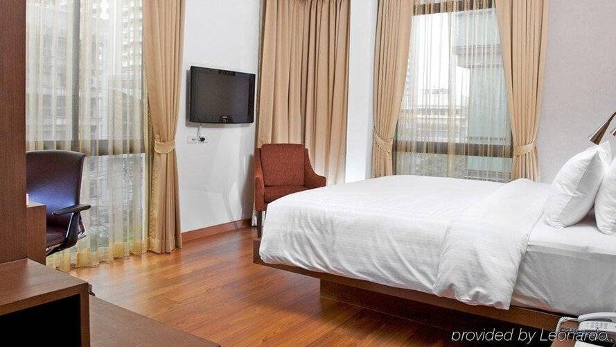 Sacha's Hotel Uno