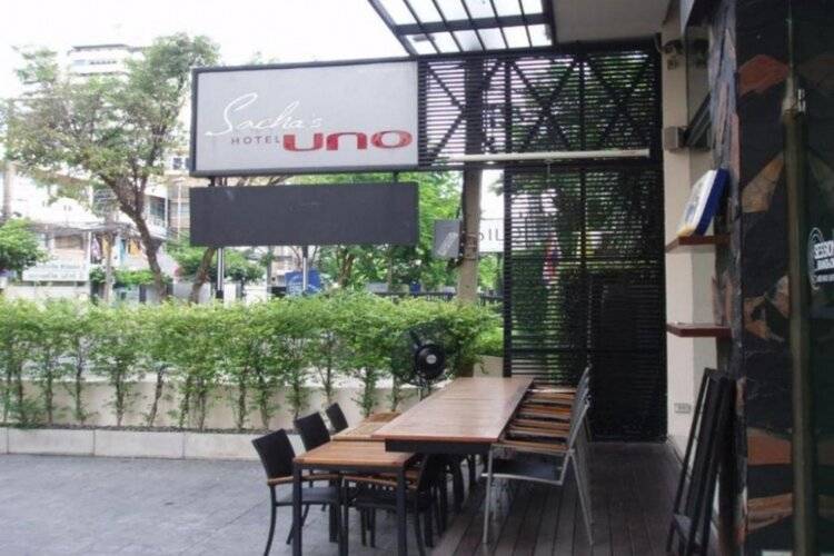 Sacha's Hotel Uno