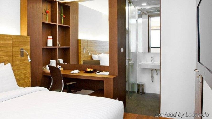 Sacha's Hotel Uno