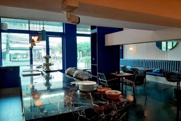 Sacha's Hotel Uno