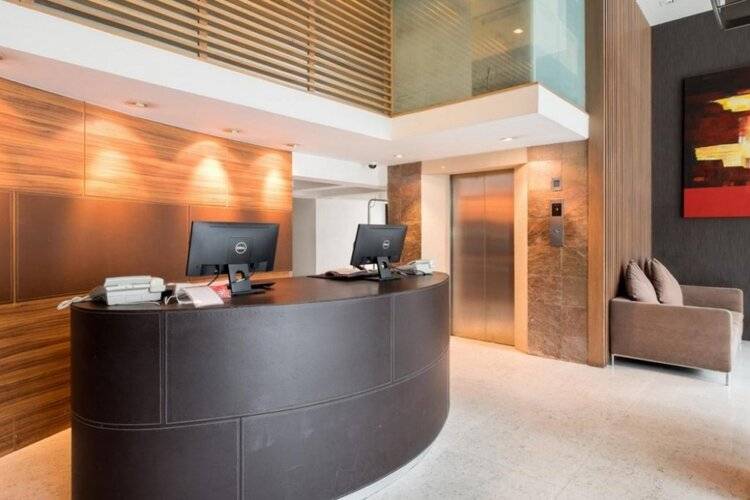 Sacha's Hotel Uno