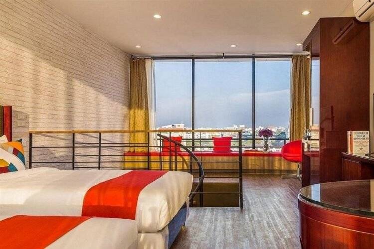 Ratchada Point Hotel