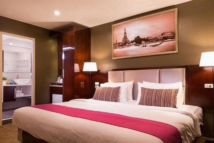 Ratchada Point Hotel