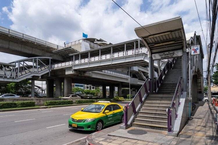 W Station