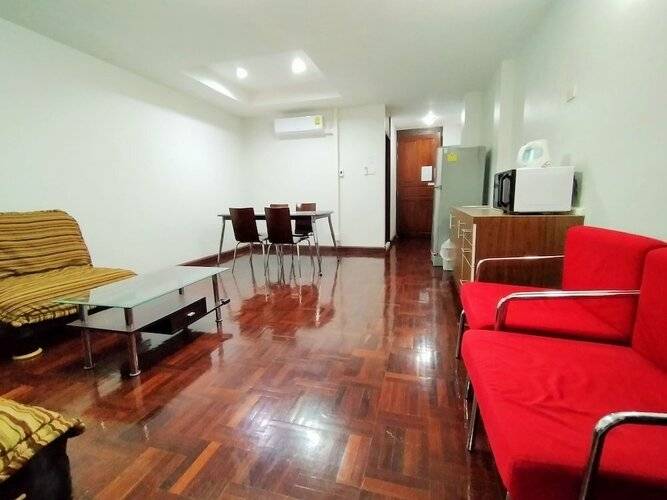 Le Vanvarothai Saladaeng Residence