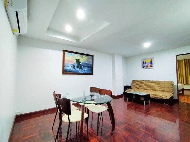 Le Vanvarothai Saladaeng Residence