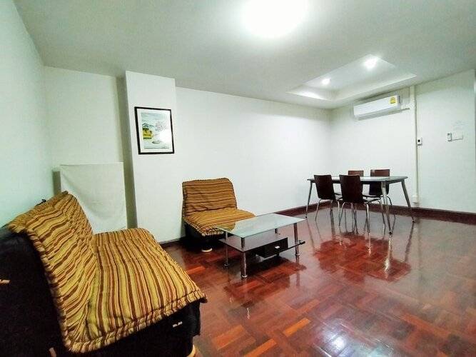 Le Vanvarothai Saladaeng Residence
