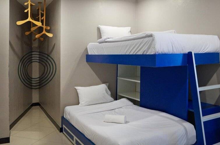 Secret Service Bed and Breakfast Hotel