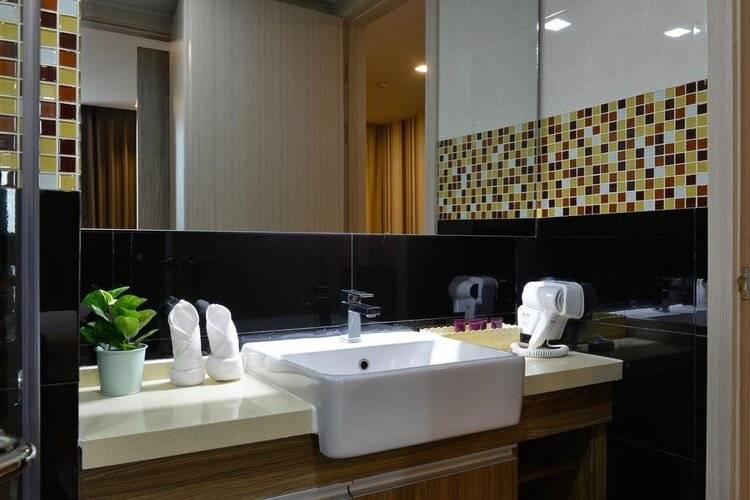 Ten Ekamai Residences