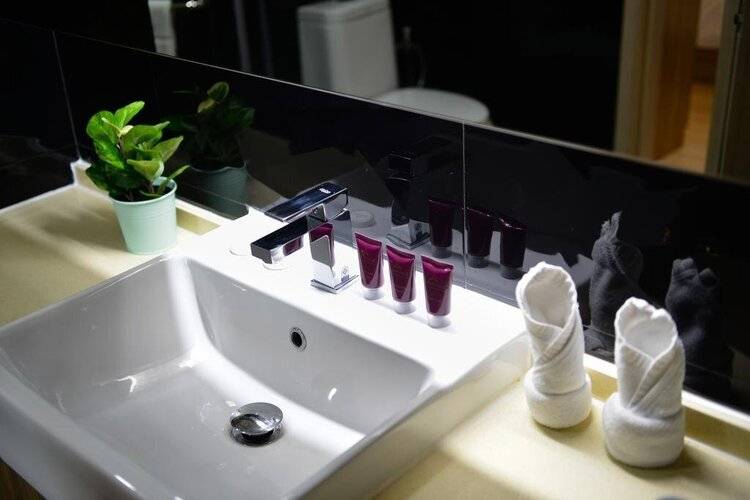 Ten Ekamai Residences