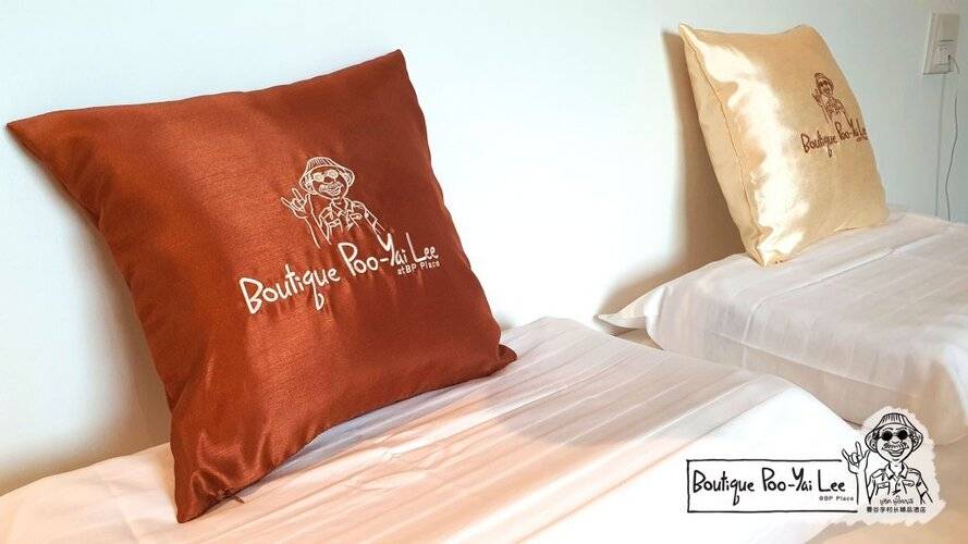 Boutique Poo-Yai Lee