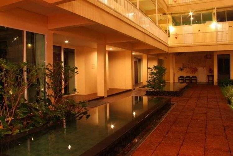 Feung Nakorn Balcony Rooms & Cafe