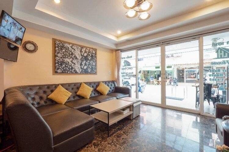 OYO 818 Suksomboon Residence
