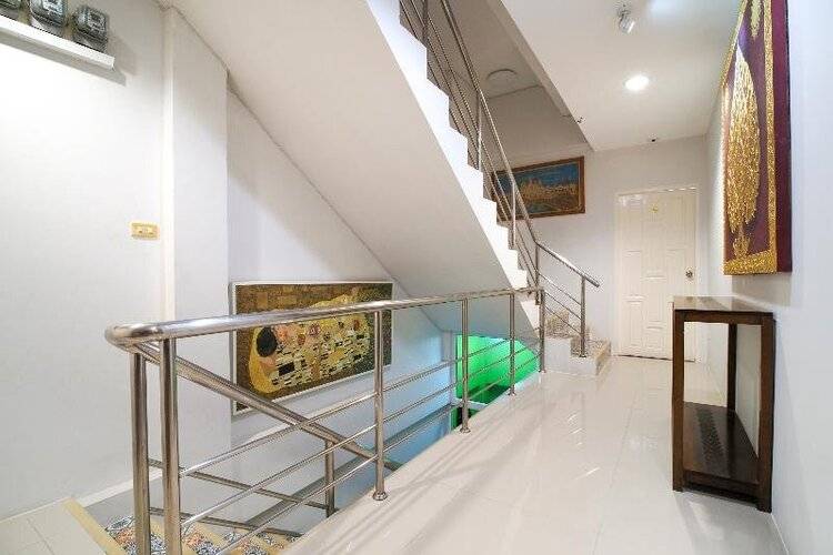 OYO 818 Suksomboon Residence