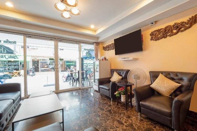 OYO 818 Suksomboon Residence