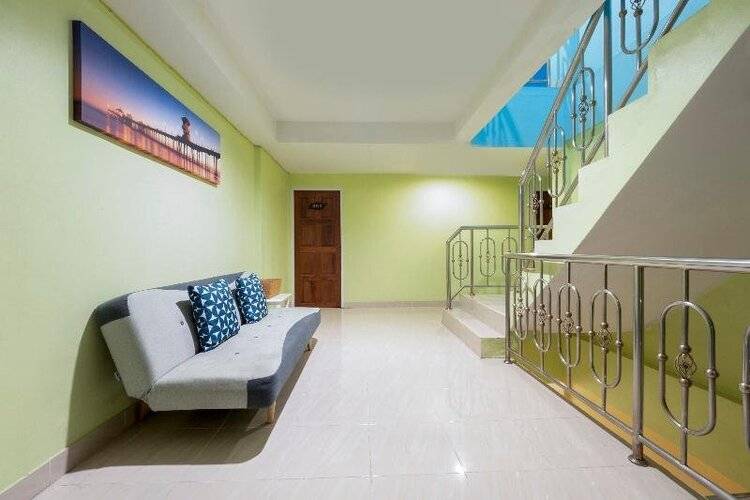 OYO 818 Suksomboon Residence