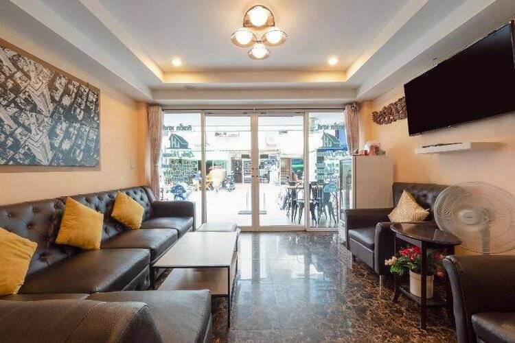 OYO 818 Suksomboon Residence
