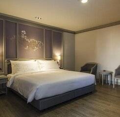 $item['hotel']['name']
