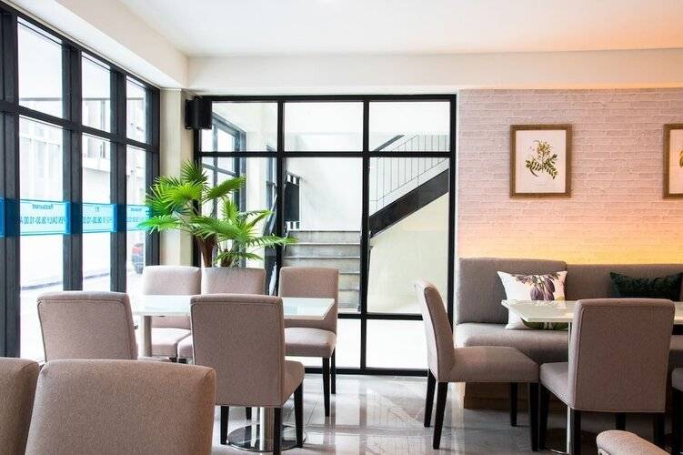 B Stay Hotel