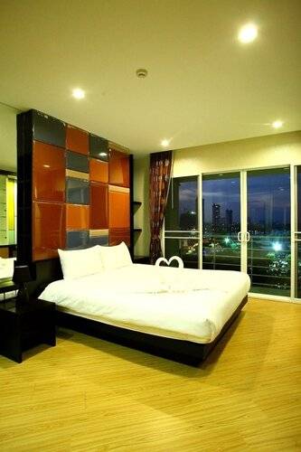 The Sunreno Hotel