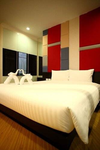 The Sunreno Hotel