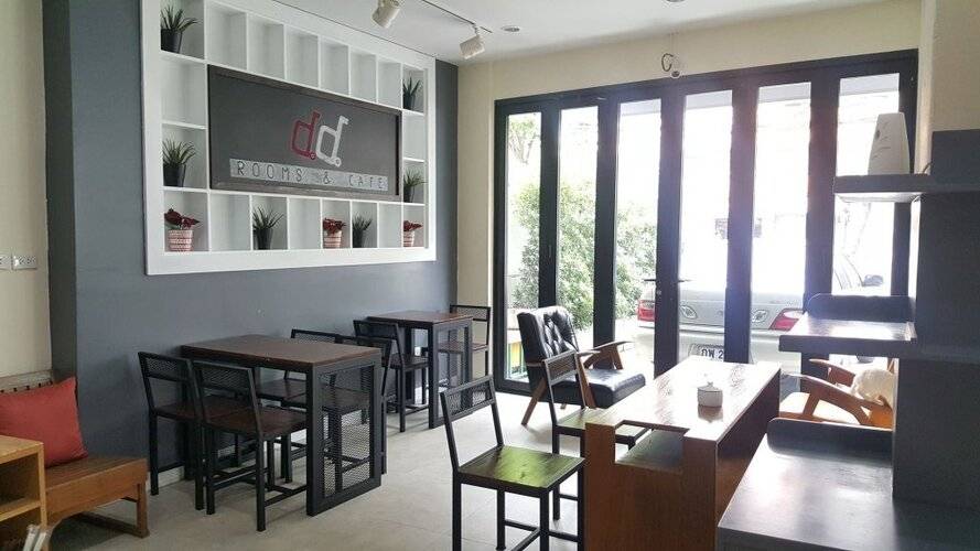 Double D Rooms & Cafe