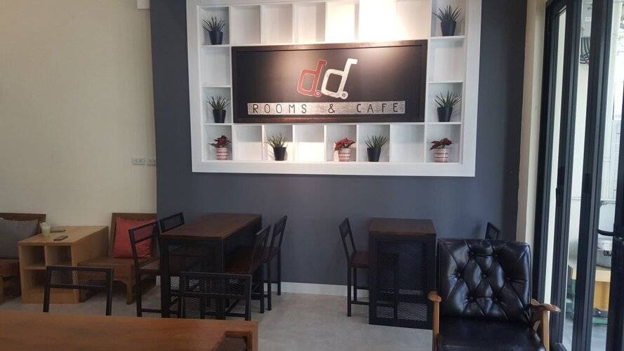 Double D Rooms & Cafe