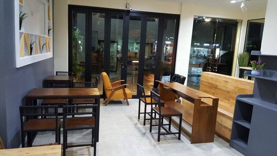 Double D Rooms & Cafe