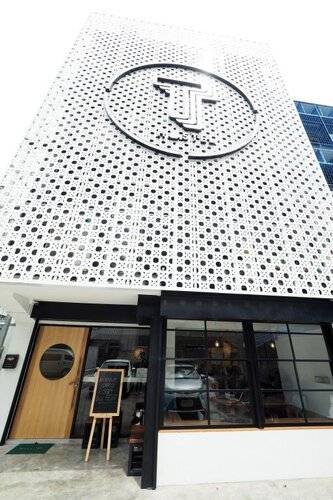 T Hostel at Victory Monument