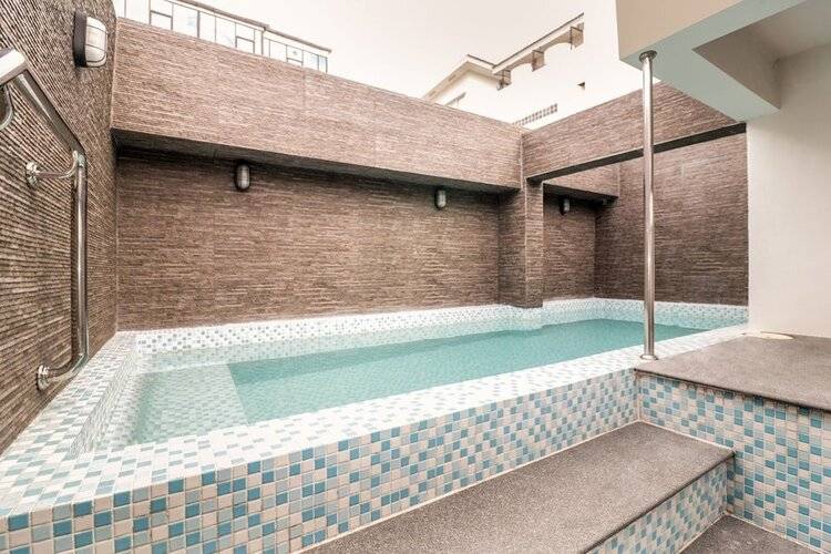 OYO 225 Premier Place Hotel