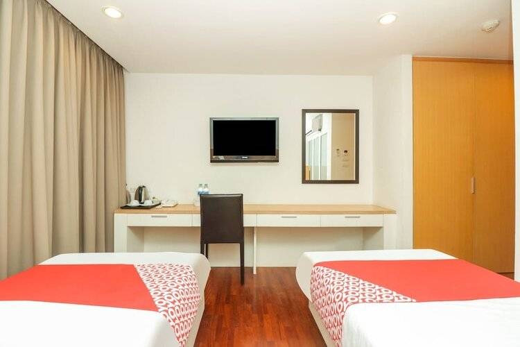 OYO 225 Premier Place Hotel