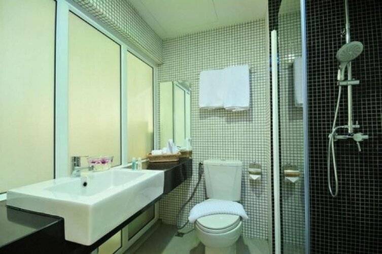 OYO 225 Premier Place Hotel