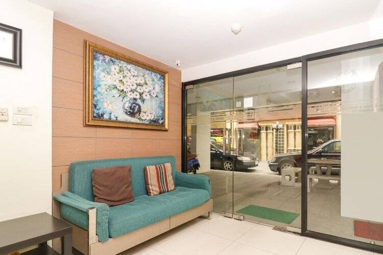 OYO 225 Premier Place Hotel