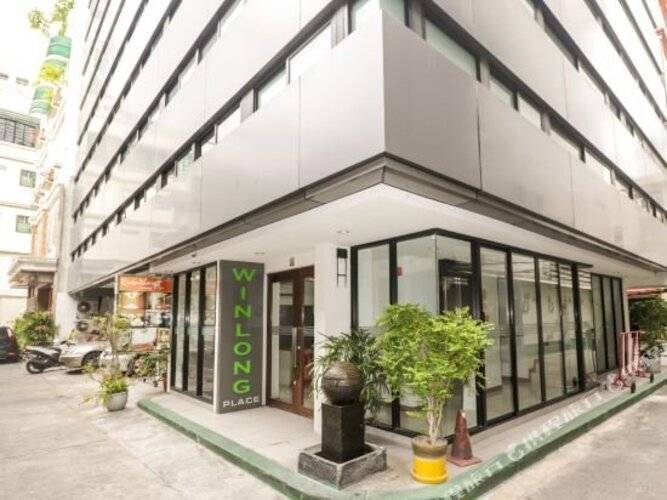 OYO 225 Premier Place Hotel