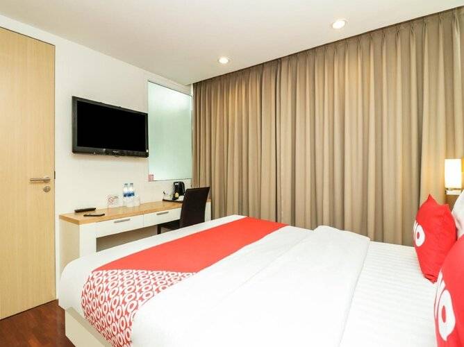 OYO 225 Premier Place Hotel